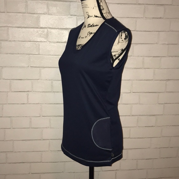 Alo CoolFit v neck tank - Picture 3 of 9